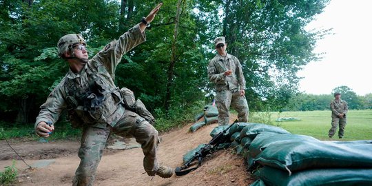 Intip Gaya Latihan Tempur Tentara AS di Hutan Kentucky
