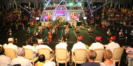 Banyuwangi Angkat Budaya Nusantara dalam sebuah Festival Drumband Etnik