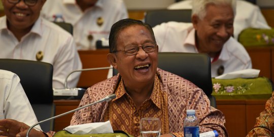 Menko Darmin: Sulit Sediakan Tiket Pesawat Murah Seminggu Penuh