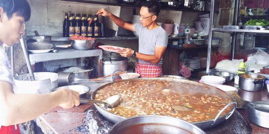 Kedai di Thailand Sajikan Sup Berusia 45 Tahun Kepada Pelanggan