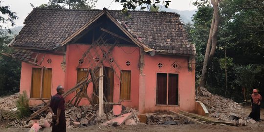 Pengungsi Gempa Banten Butuhkan Perlengkapan Tidur