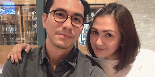 12 Tahun Menikah, Ini 7 Potret Manis Donna Agnesia dan Darius Sinathrya