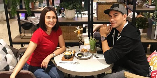 12 tahun menikah, ini 7 potret manis donna agnesia dan darius sinathrya