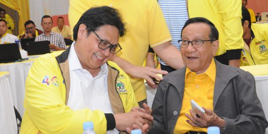 Senior Golkar: Belum Waktunya Akbar Tanjung & Agung Laksono Galang Dukungan