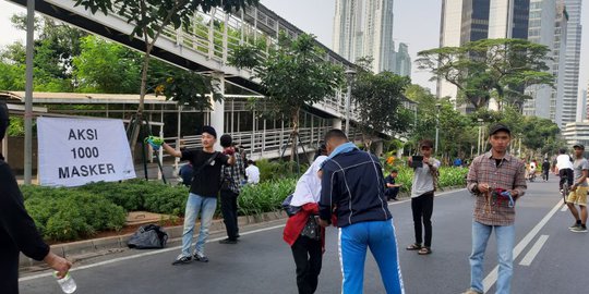 Sindir Polusi Jakarta, Komunitas Pendaki Gunung Bagikan 1.000 Masker di CFD