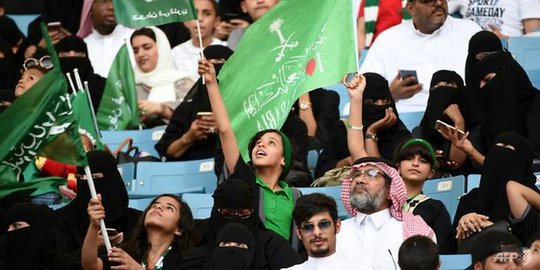 Arab Saudi Izinkan Perempuan Bepergian Tanpa Pendamping Pria