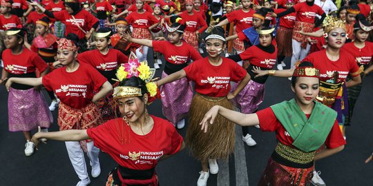 Dua Ribu Penari Tarikan Tarian Daerah