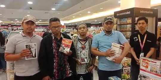 Brigade Muslim Datangi Gramedia Makassar, Sweeping Buku Marxis dan Lenin