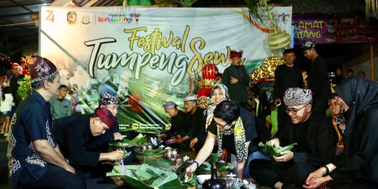 Tradisi Tumpeng Sewu Banyuwangi, Makan Tumpeng Pecel Pitik Sembari Rajut Kerukunan