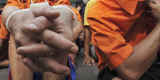 Gerebek Kampung Narkoba di Medan, Polisi Bekuk 10 Orang Diduga Pengedar & Pengguna