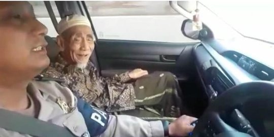 Cerita Mbah Moen Lebih Pilih Naik Mobil Polisi Daripada Alphard