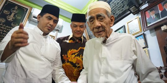 Musyawarah Keluarga Putuskan Pemakaman Mbah Moen di Mekkah