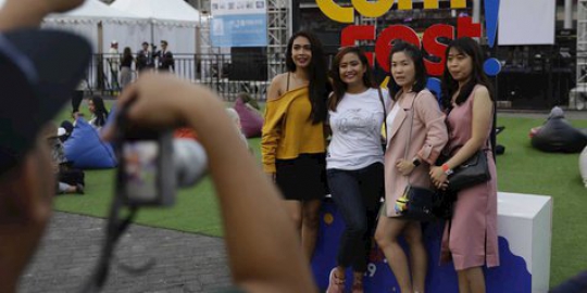 Warna-warni JICOMFEST 2019 di j trust bank stage: kolaborasi apik musik dan komedi