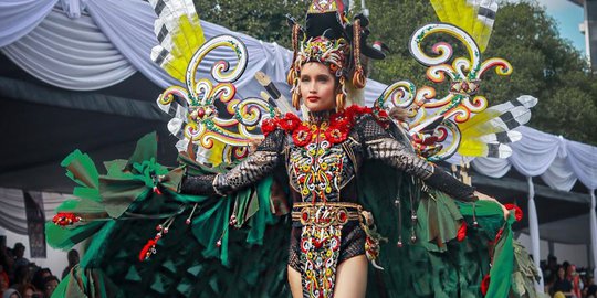 Potret Seksi Cinta Laura di Ajang Jember Fashion Carnaval 2019 Tuai Pujian