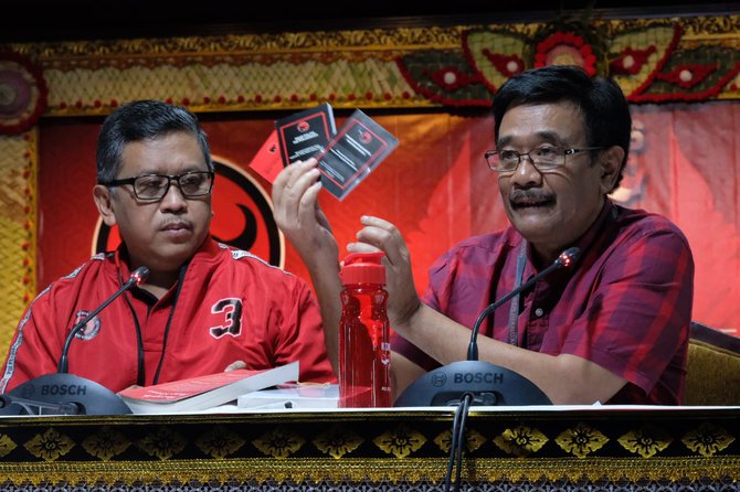 hasto dan djarot konferensi pers jelang kongres v pdip