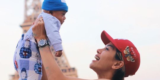 Bikin Haru, Ini Pesan Menyentuh Nikita Mirzani Saat Unggah Foto Bersama Anak-Anaknya