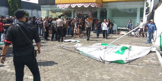 Ratusan Driver Segel Kantor Gojek Semarang Buntut Pemotongan Bonus Sepihak