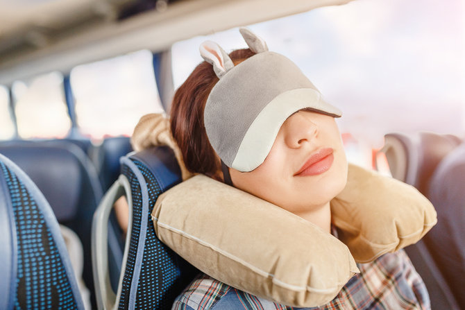 bikin traveling anti garing dengan membawa 5 benda benda ini yuk