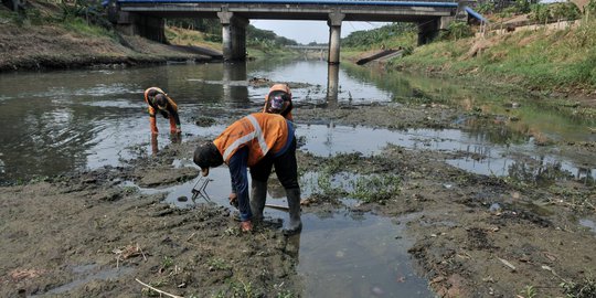 Dilanda Kemarau, Debit Kanal Banjir Timur Surut