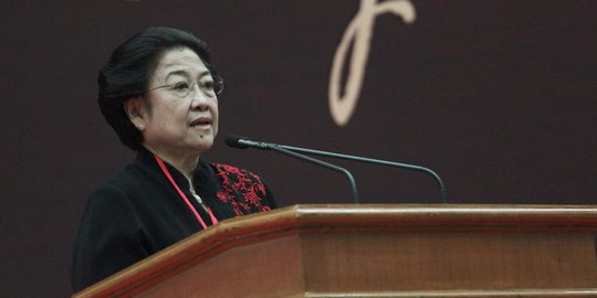 Pidato Buka Kongres PDIP, Megawati Terisak Kenang Mbah Moen