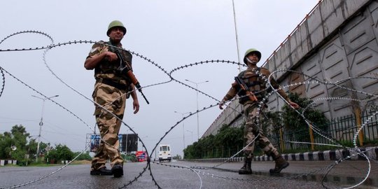 India Tangkap Ratusan Warga Kashmir, Satu Pendemo Tewas