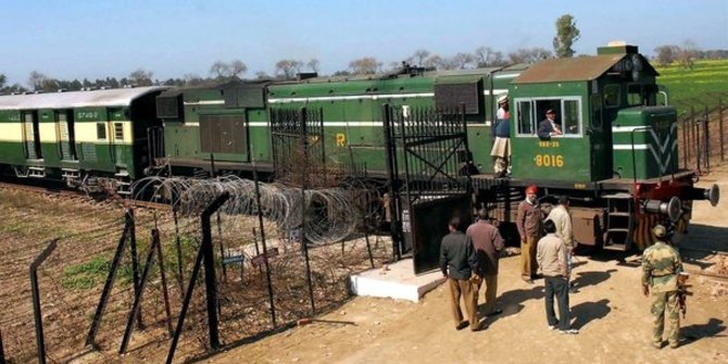 Konflik Kashmir, Pakistan Setop Layanan Kereta ke India