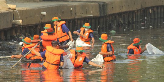 Aksi Bersih-Bersih Sungai Menyambut Hari Kemerdekaan