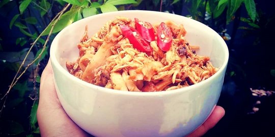 ayam suwir jamur tiram pedas