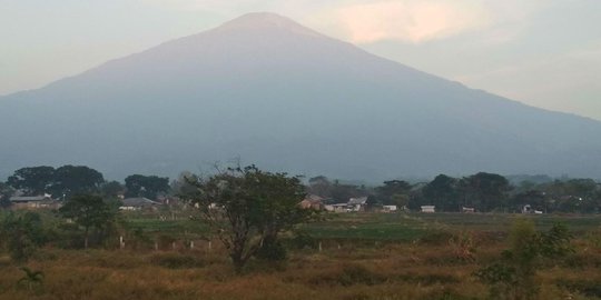 Gunung Ciremai Terbakar, Pengelola TNGC Tawarkan Pengembalian Uang untuk Pendaki