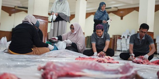 Idul Adha, Para Pencari Suaka juga Dapat Daging Kurban Olahan