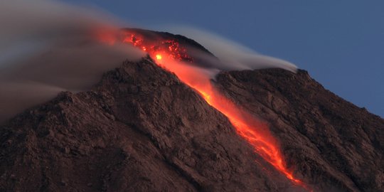 Gunung Merapi Luncurkan 3 Kali Guguran Lava Sejauh 900 Meter ke Kali Gendol