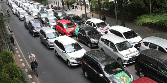 Anies sebut Tanda Bebas Ganjil Genap Taksi Online sedang Dibahas