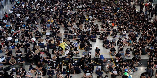 Bandara Hong kong Batalkan Semua Penerbangan Hari Ini karena Aksi Demo