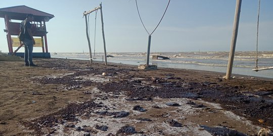 Gara-Gara Tumpahan Minyak Pertamina, Nelayan Muara Gembong Tidak Bisa Melaut