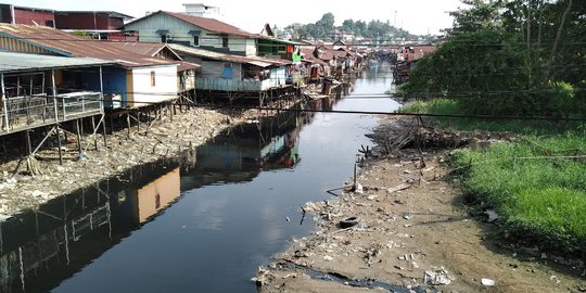 Air Sungai di Samarinda Berwarna Hitam dan Beraroma Tidak Sedap