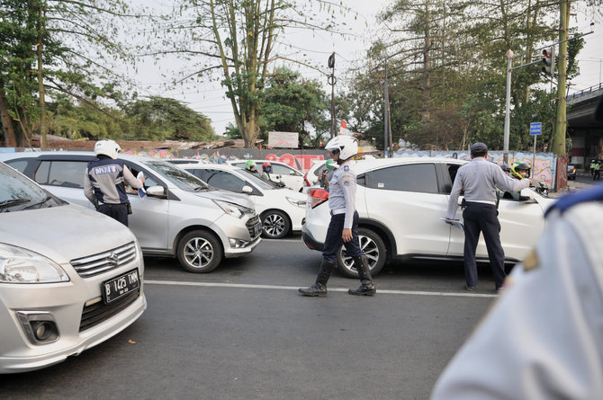 sosialisasi perluasan ganjil genap di jalan pramuka