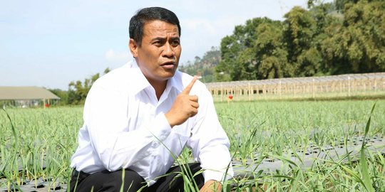 Mentan Amran Copot Pejabat Terlibat Kasus Suap Impor Bawang Putih