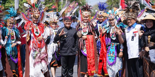 Peringati Kemerdekaan, Ribuan Pelajar Banyuwangi Meriahkan Karnaval Kebangsaan