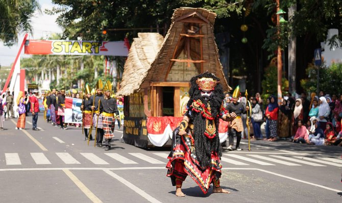 ribuan pelajar banyuwangi meriahkan karnaval kebangsaan