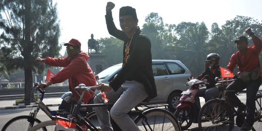 Mantan Satpam jadi Anggota DPRD Solo, Hadiri Pelantikan Naik Sepeda Onthel