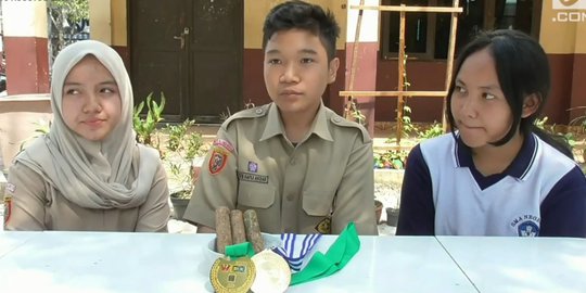 Cerita 3 Pelajar Sma Di Palangka Raya Bikin Obat Kanker Dari Pohon Bajakah Merdeka Com