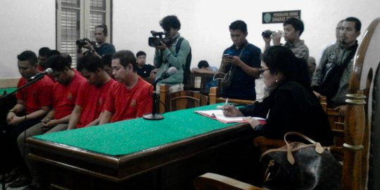 Beli 28 Burung Dilindungi, Nakhoda dan 8 ABK Dihukum 8 Bulan Penjara
