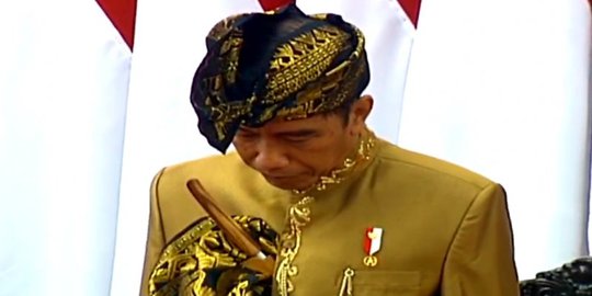 Jokowi Pakai Baju Adat Sasak NTB di Pidato Kenegaraan