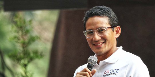 Mobil Terjebak Macet, Sandiaga Jalan Kaki Hadiri Sidang Tahunan MPR