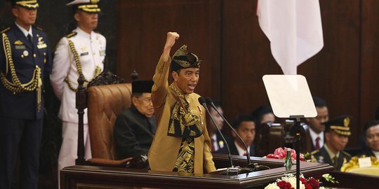 Gaya Jokowi Kenakan Pakaian Adat Suku Sasak Saat Pidato Kenegaraan