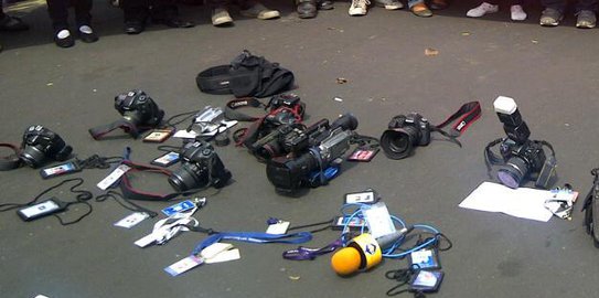 Liputan Demo Buruh di DPR, Sejumlah Wartawan Diintimidasi Pria Mengaku Polisi