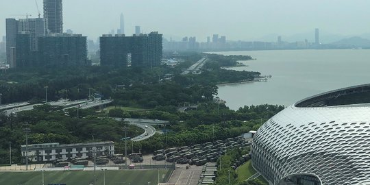 Petugas Perbatasan China - Hong Kong Razia Ponsel Wisatawan