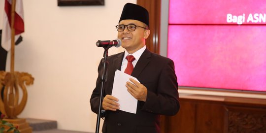 Bupati Anas serahkan Satyalencana untuk 315 ASN di Banyuwangi