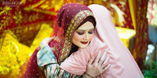 cantiknya cut meyriska dalam prosesi adat berinai