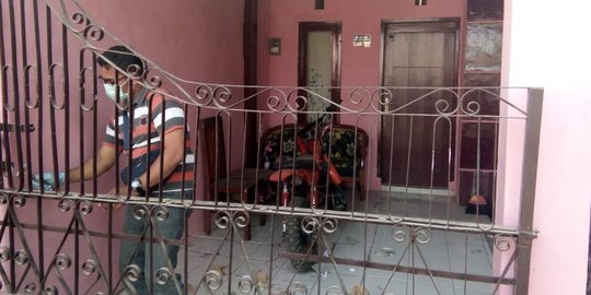 Bayi di Jember Peluk Jenazah Ayah, Sang Ibu Menangis Tidak Bisa Pulang